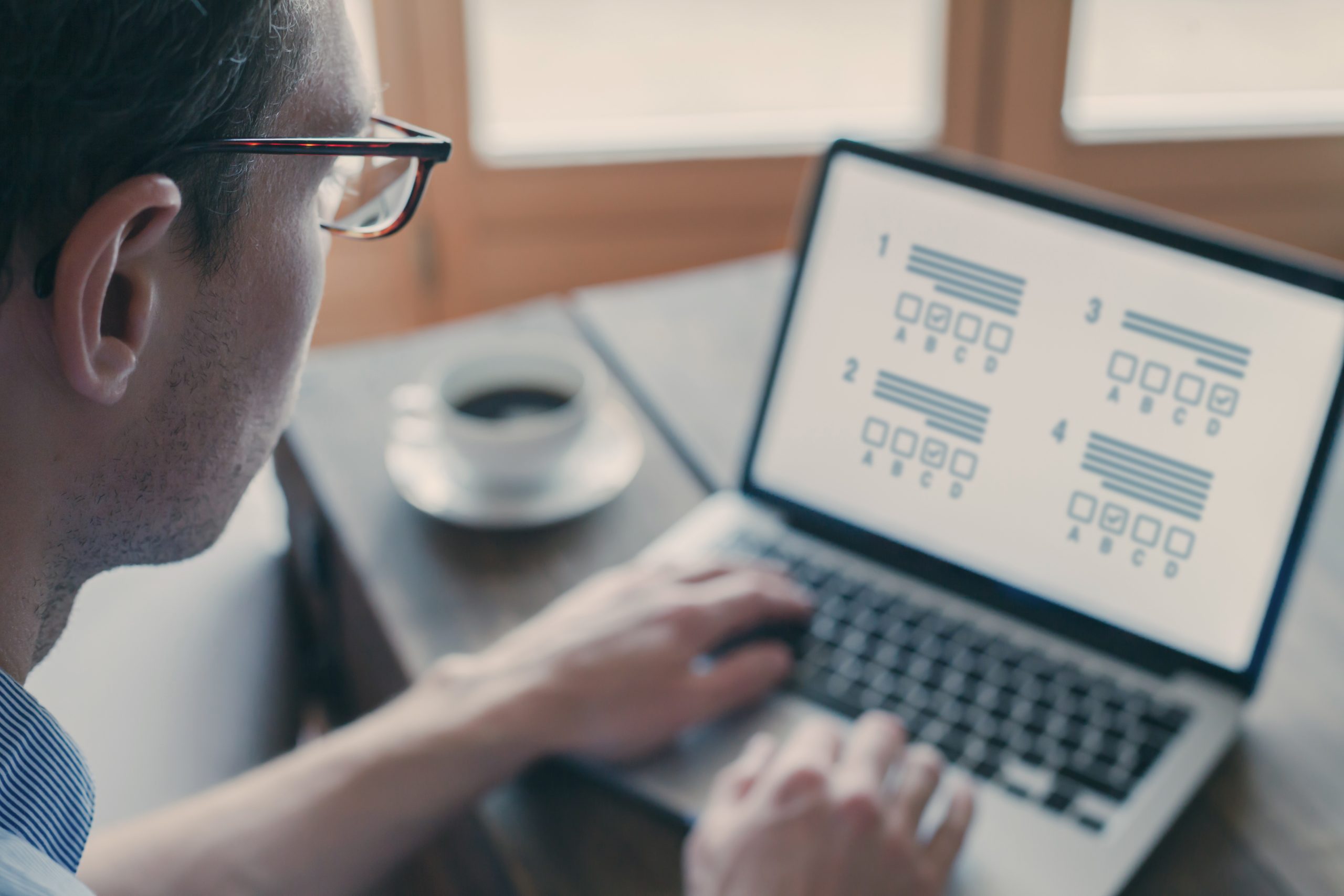 student passing online exam, choose correct answer in test